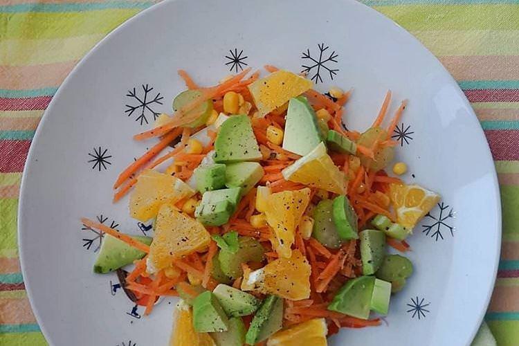 Салат з кукурудзою та апельсином - рецепти