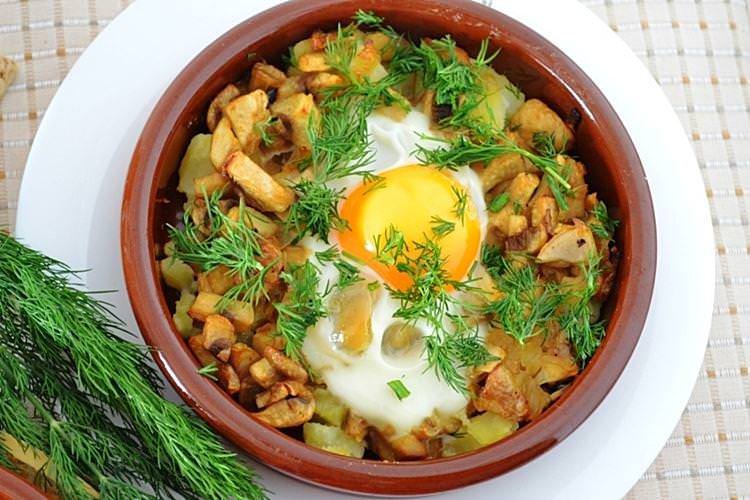 Картопля з грибами та яйцями в духовці - рецепти