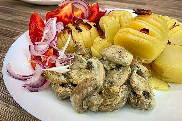 Картопля з грибами та беконом у духовці - рецепти