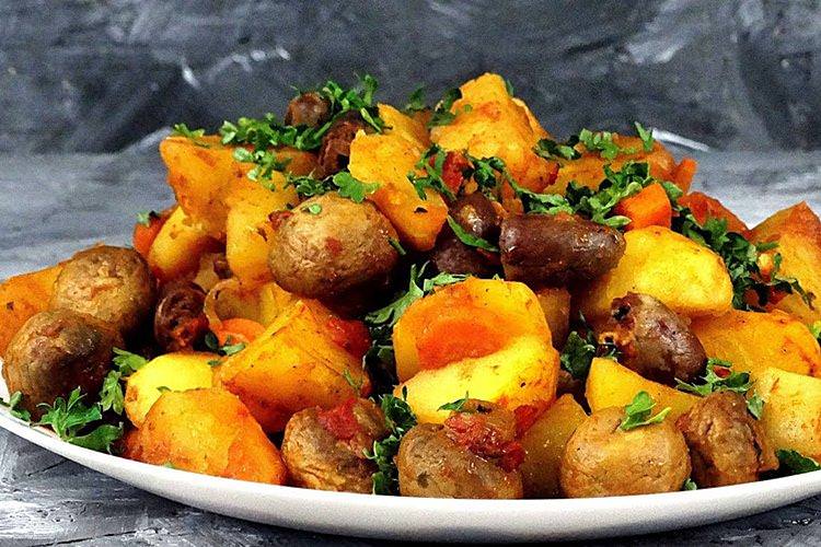 Картопля з грибами та курячими серцями в духовці - рецепти