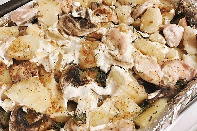 Картопля з сушеними грибами та куркою в горщиках в духовці - рецепти