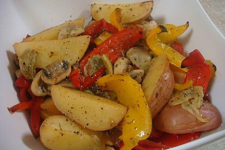 Картопля з грибами та солодким перцем на сковороді - рецепти