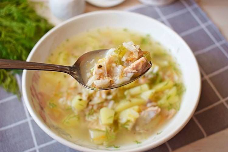 Рибний суп з консервованої горбуші з рисом - рецепти