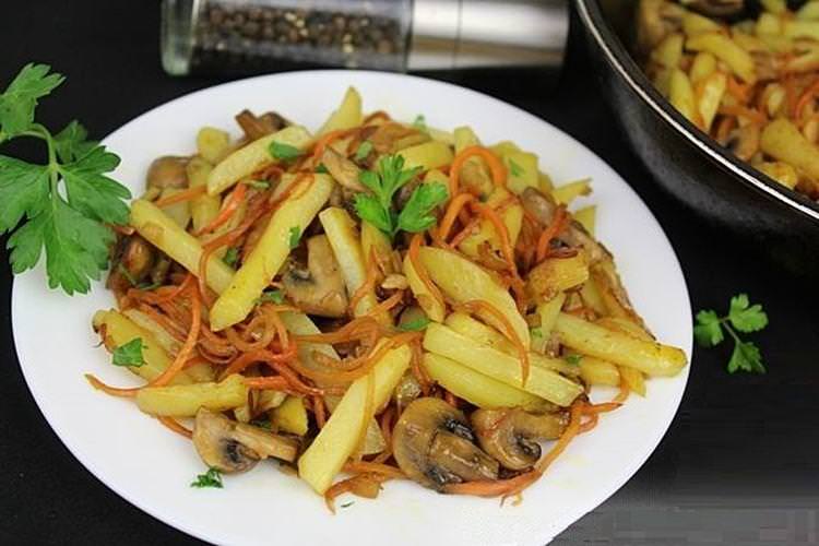 Картопля з грибами та морквою по-корейськи на сковороді - рецепти