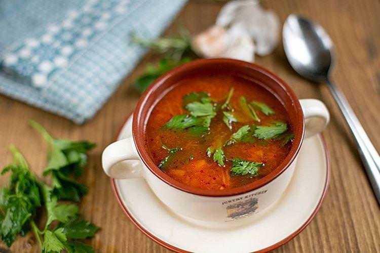 Томатний суп із консервованої горбуші - рецепти