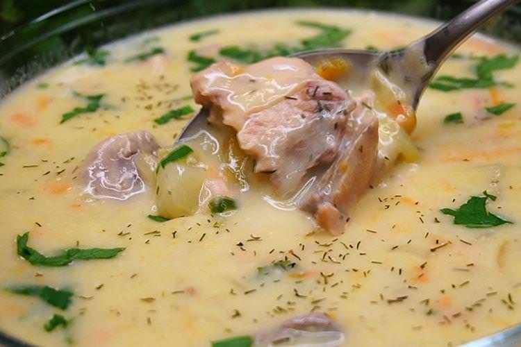 Рибний суп із консервованої горбуші зі шпинатом - рецепти