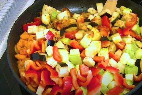 Різнобарвне овочеве рагу зі свининою - рецепти покроково