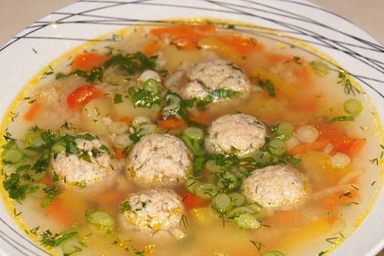 Рибний суп з фрикадельками з консервованої горбуші - рецепти