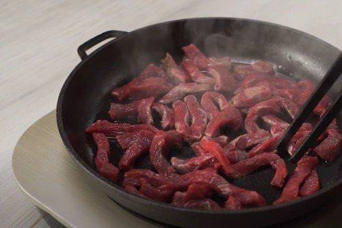 Бефстроганів з яловичини по-домашньому - класичний рецепт покроково