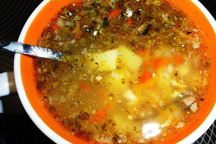 Рибний суп із консервованої сайри з перловкою - рецепти