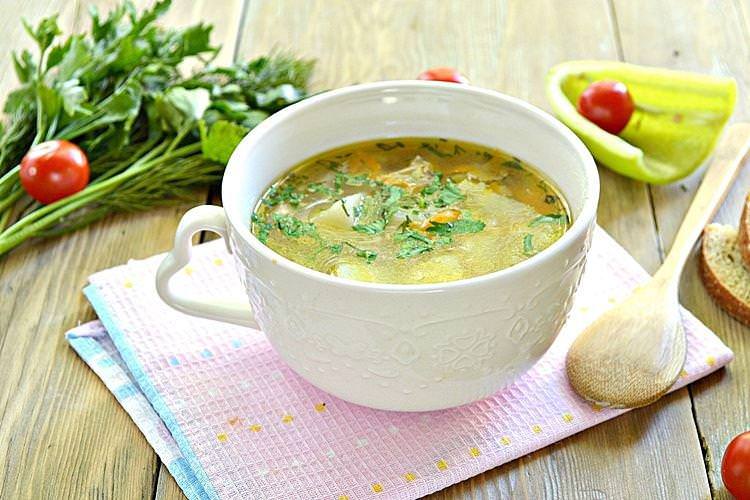 Рибний суп із консервованої сайри із зеленню - рецепти