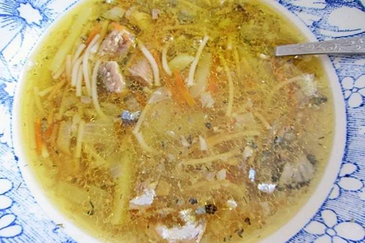 Рибний суп із консервованої сайри з вермішелью - рецепти