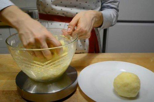 Осетинський пиріг з сиром та картоплею - рецепт покроково