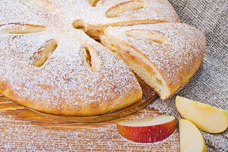 Пиріг з яблуками: 15 швидких та смачних рецептів (покроково)
