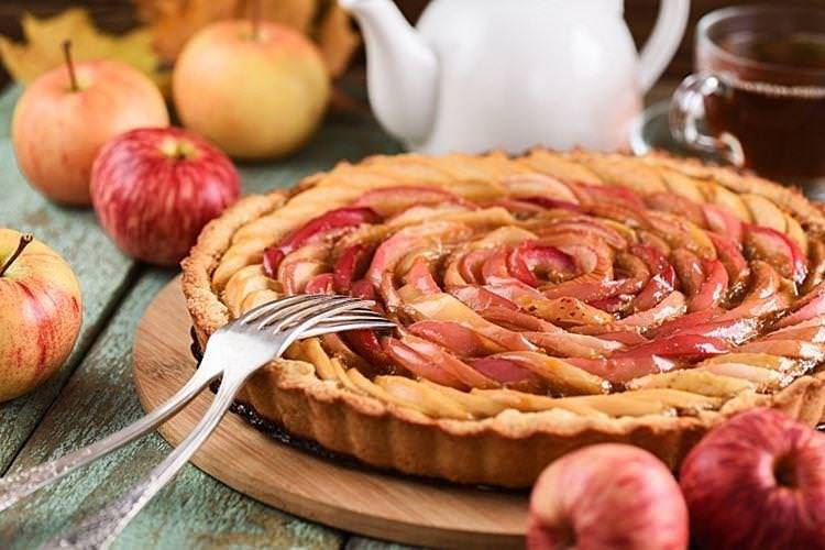 Яблучний пиріг Троянда - рецепти покроково