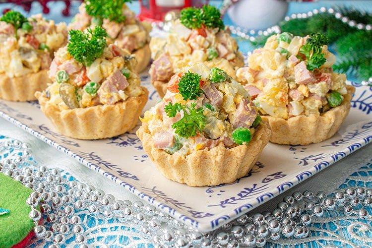 Салат закуска в тарталетках - Що приготувати на День народження рецепти