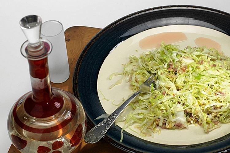 Салат із свіжої капусти з анчоусами - рецепти
