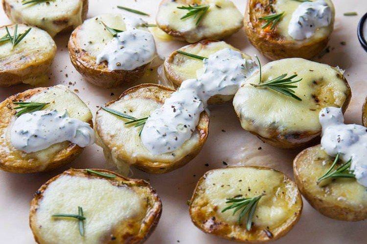Картопля з паприкою та моцарелою - Як приготувати картоплю на Новий рік рецепти