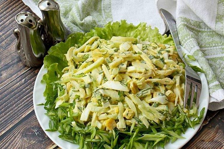 Зелений салат із кальмарів - Салати з майонезом на Новий рік 2021 рецепти