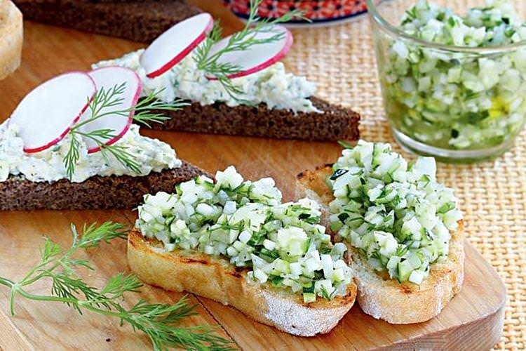 Бутерброди з огірками та кабачками на Новий рік 2021 - рецепти