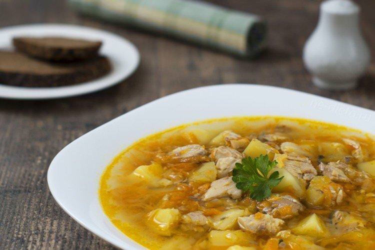Рибний суп з консервів - Смачні та дешеві рецепти страв