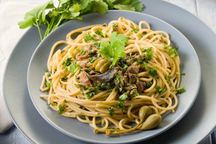 Спагетті з анчоусами - Дуже смачні страви рецепти