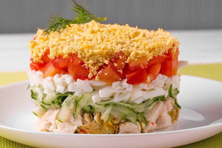 Салат з шинкою та овочами на день народження - рецепти