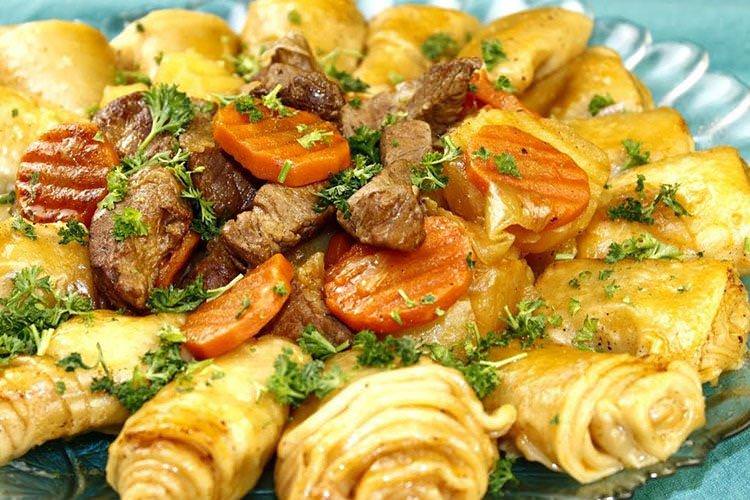 Подушечки з м'ясом та картоплею в духовці - рецепти