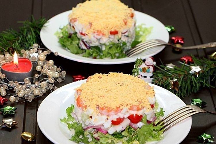 Салат з кальмаром та овочами - салати на Новий рік 2021