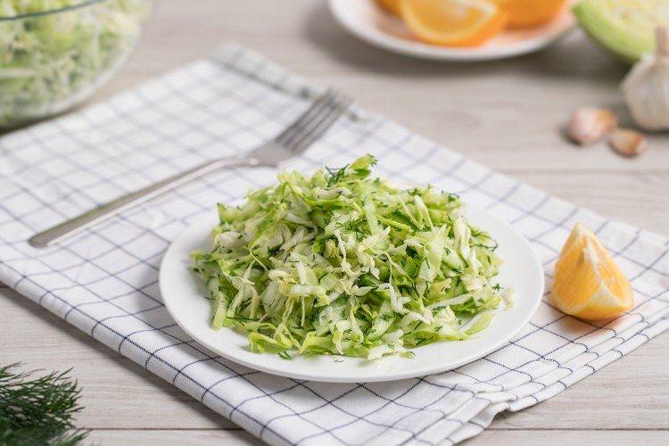 Салат з капусти - Прості та смачні салати на всі випадки життя