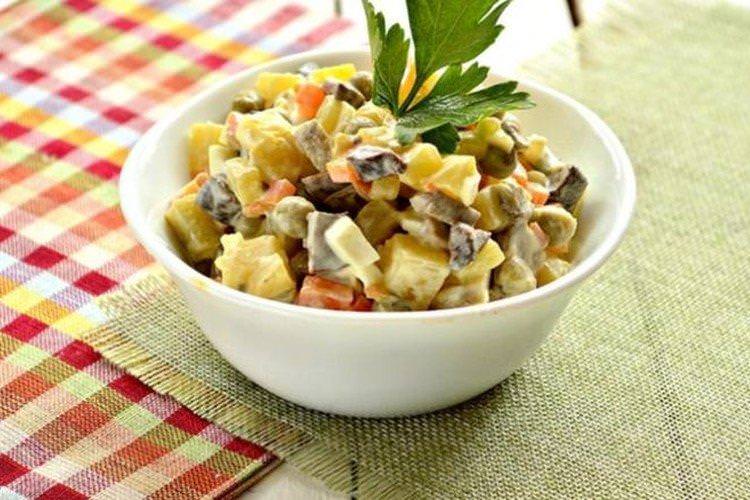 Салат з картоплею - Прості та смачні салати на всі випадки життя