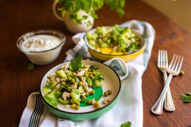Салат з куркою - Прості та смачні салати на всі випадки життя