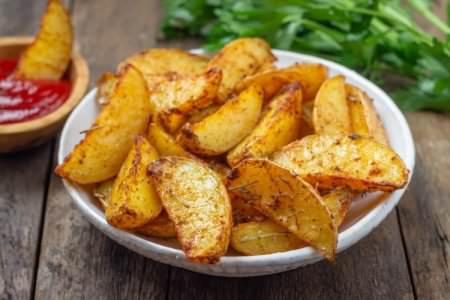 20 способів приготувати картоплю по-сільськи в духовці