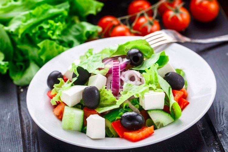 Грецький салат - Новорічні салати без майонезу рецепти