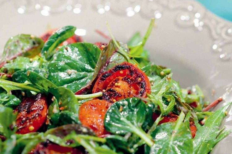 Салат з обсмаженими томатами - Салати без майонезу рецепти