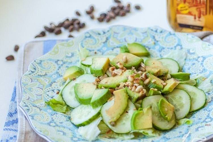 Зелений салат з кедровими горішками - Салати без майонезу рецепти