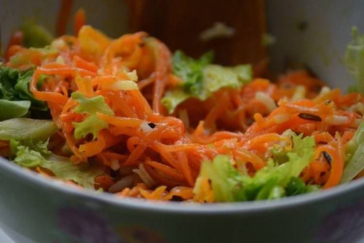 Салат з моркви з рисом та фісташками - Салати без майонезу рецепти