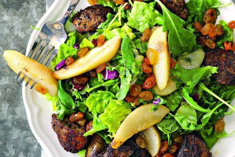 Теплий салат із курячою печінкою та грушею - Салати без майонезу рецепти