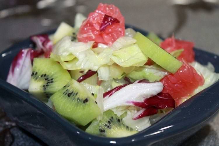 Салат із зеленню та фруктами - Салати без майонезу рецепти