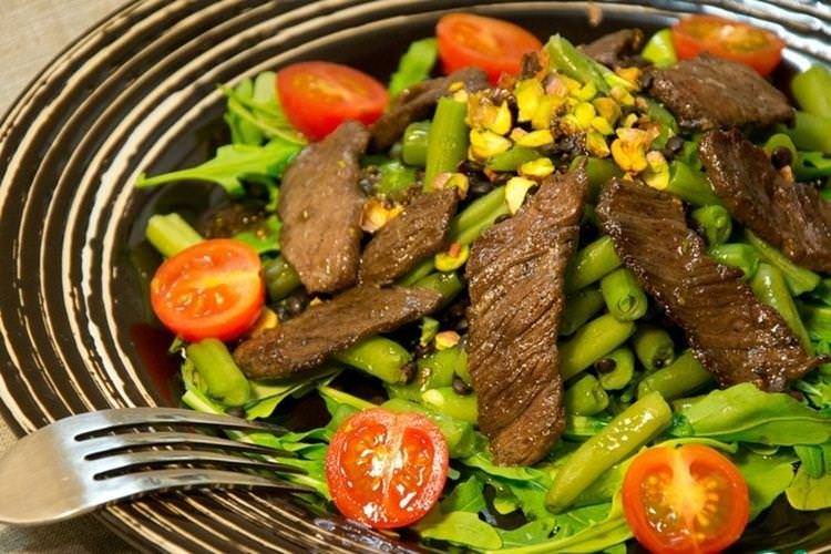 Теплий салат із яловичиною - Салати безмайонезу рецепти