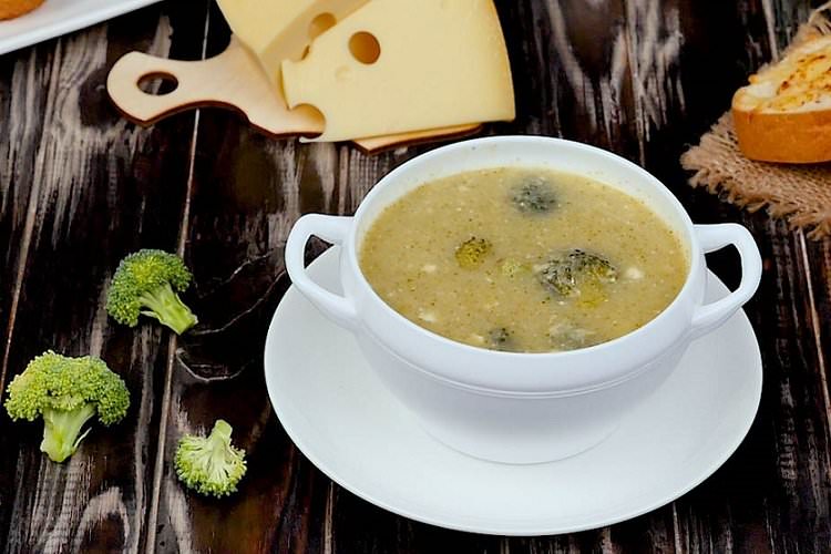 Цибулевий суп з броколі