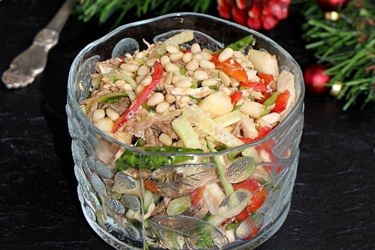Новорічний салат із грушею та кедровими горішками - Що приготувати на Новий рік 2021 рецепти