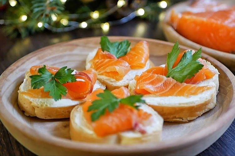 Бутерброди з червоною рибою та лимоном - рецепт покроково з фото