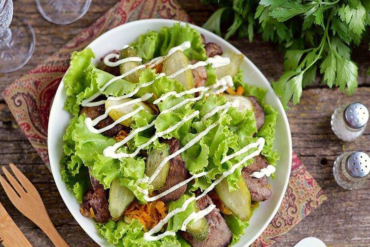 Салат з курячої печінки на вечерю - рецепти