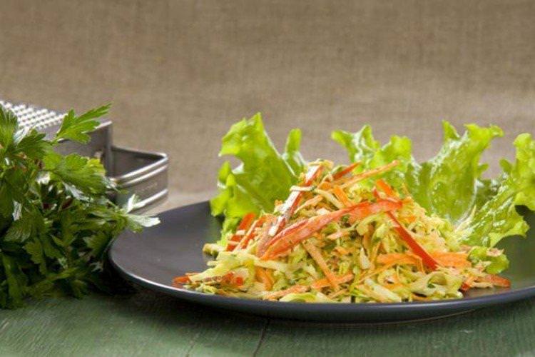 Овочевий салат з капусти з селери - рецепти