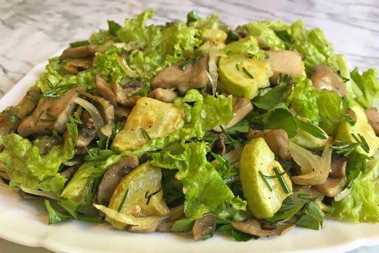 Теплий овочевий салат із кабачками - рецепти
