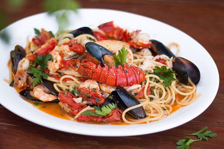 Спагетті з мідіями та креветками - Паста з морепродуктами рецепти