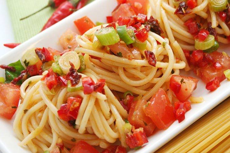 Спагетті з морськими гребінцями - Паста з морепродуктами рецепти