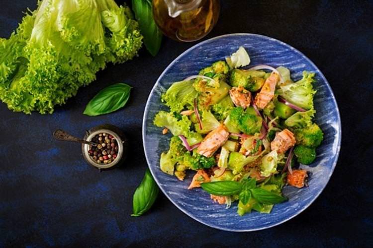 Дієтичний салат із броколі та лосося - рецепти