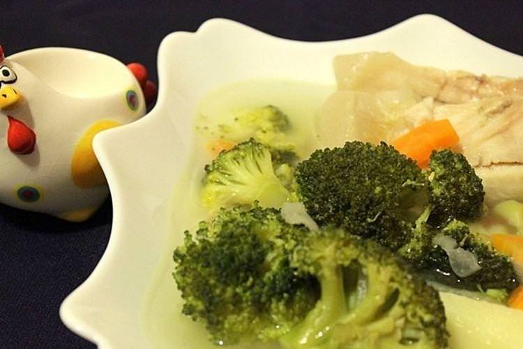 Дієтичний рибний суп із броколі - рецепти
